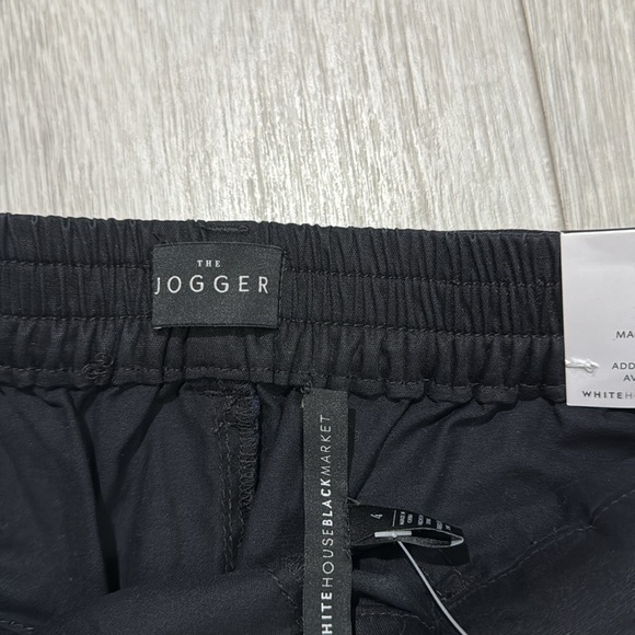 NWT White House black market jogger pant size 4R - Picture 3 of 5
